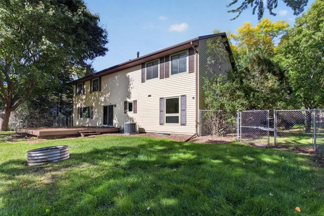 9829 105th Avenue N, Maple Grove, MN 55369