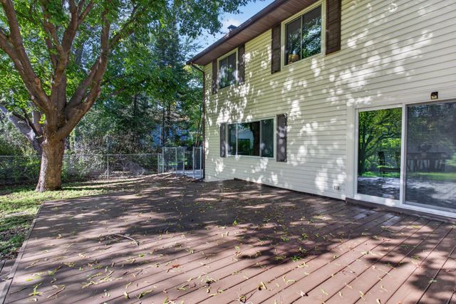 9829 105th Avenue N, Maple Grove, MN 55369