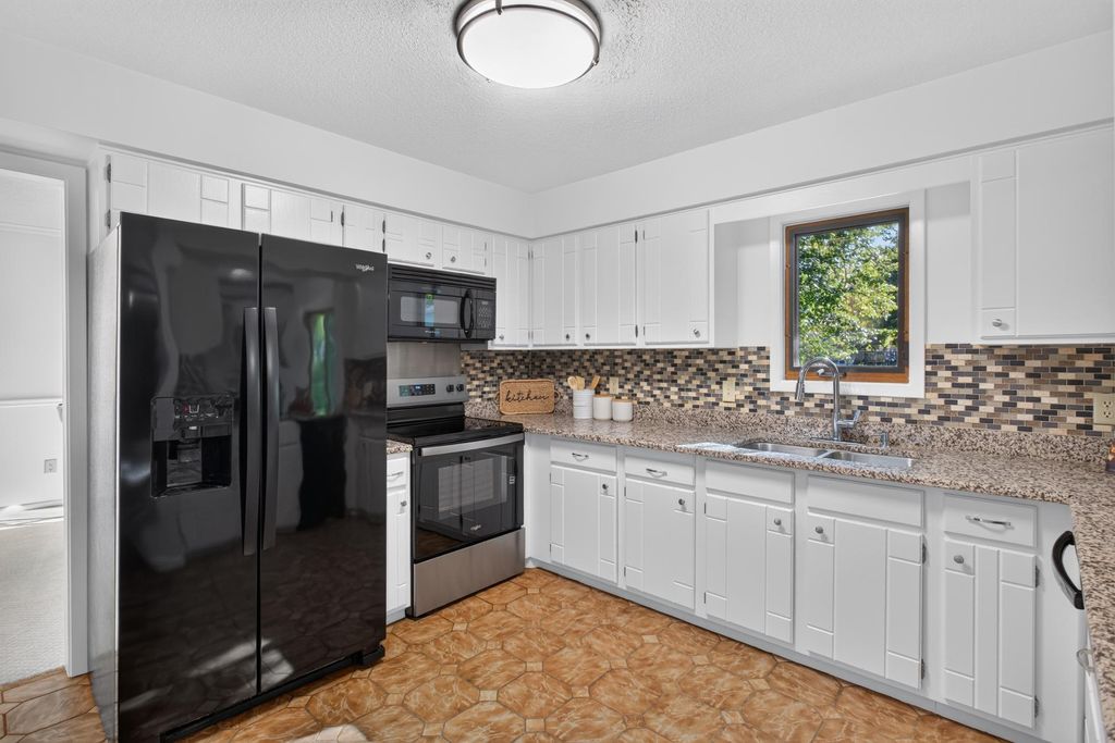 9829 105th Avenue N, Maple Grove, MN 55369 — photo 5