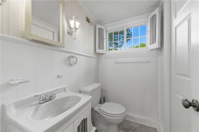 710 Arlington TER, Hampton, VA 23666
