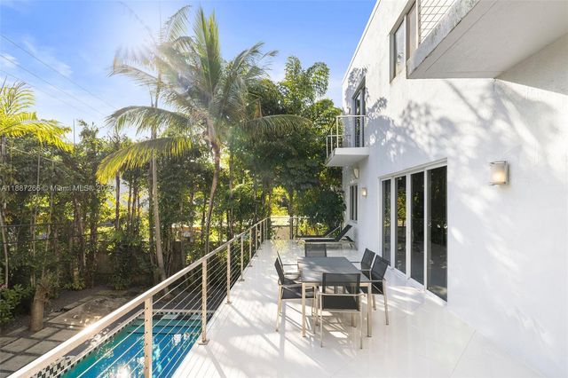 3545 E Glencoe St, Miami, FL 33133