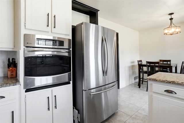 121 Montreal Drive, Hurst, TX 76054