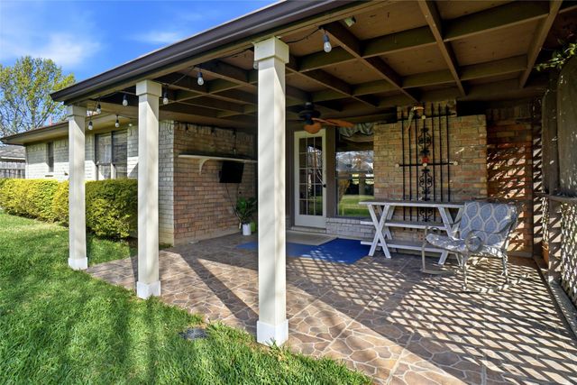 121 Montreal Drive, Hurst, TX 76054