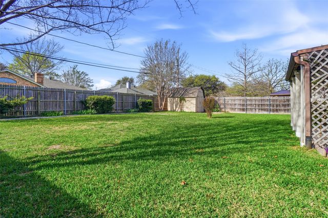 121 Montreal Drive, Hurst, TX 76054