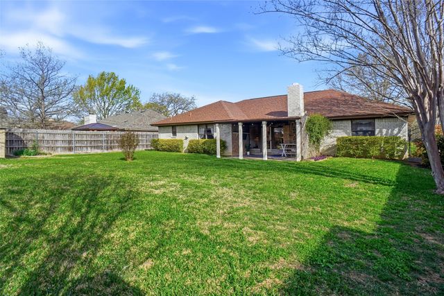 121 Montreal Drive, Hurst, TX 76054