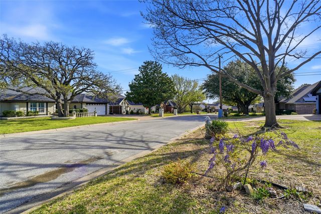 121 Montreal Drive, Hurst, TX 76054