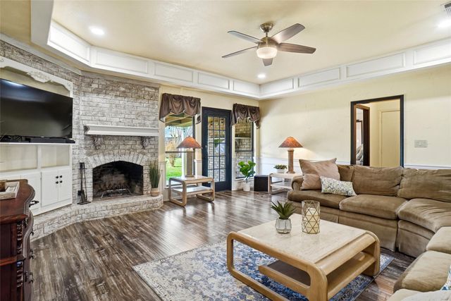 121 Montreal Drive, Hurst, TX 76054