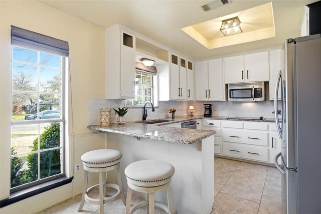 121 Montreal Drive, Hurst, TX 76054