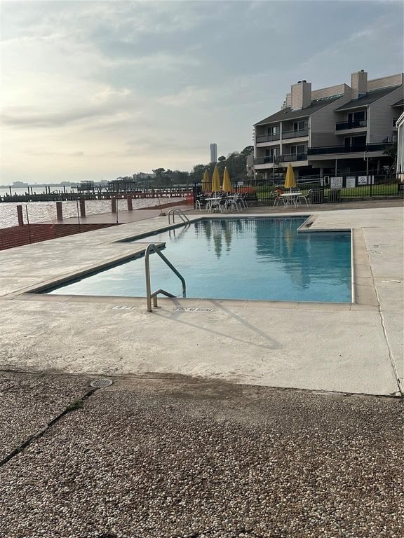 3535 Nasa Rd 1 Parkway 52, Seabrook, TX 77586