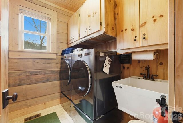 2150 Shellstand Road, Almond, NC 28702