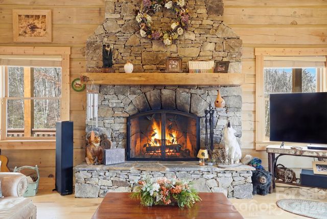 2150 Shellstand Road, Almond, NC 28702
