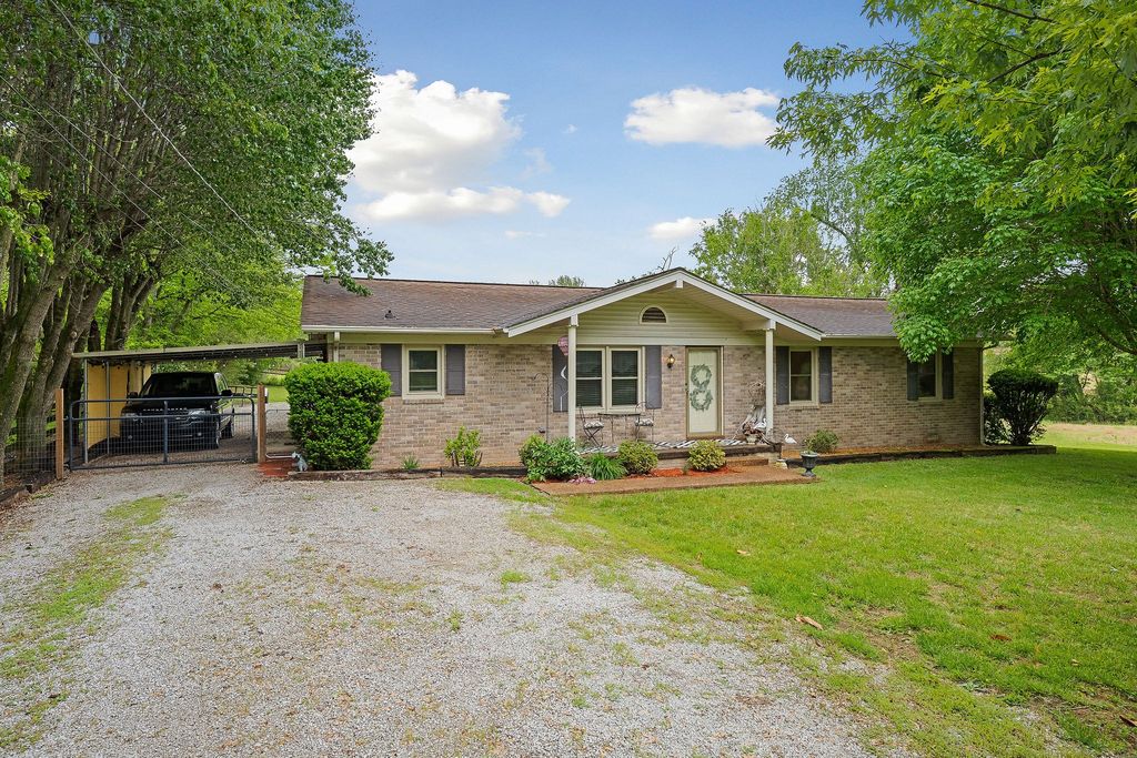 8565 Old Kentucky Rd, Sparta, TN 38583