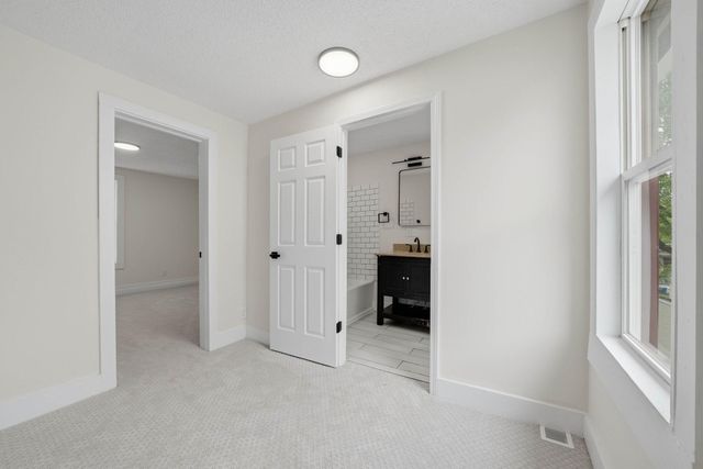 916 Magnolia Avenue E, Saint Paul, MN 55106