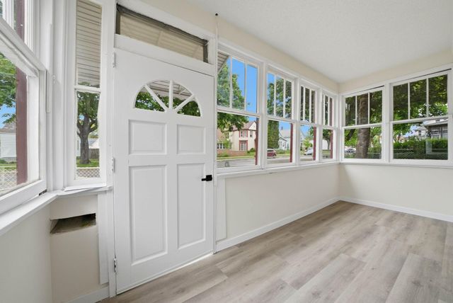 916 Magnolia Avenue E, Saint Paul, MN 55106