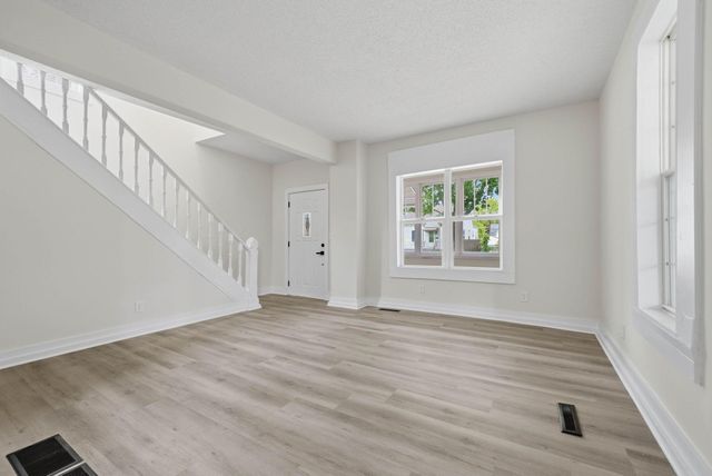 916 Magnolia Avenue E, Saint Paul, MN 55106