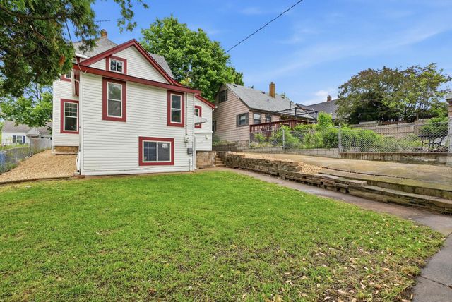916 Magnolia Avenue E, Saint Paul, MN 55106