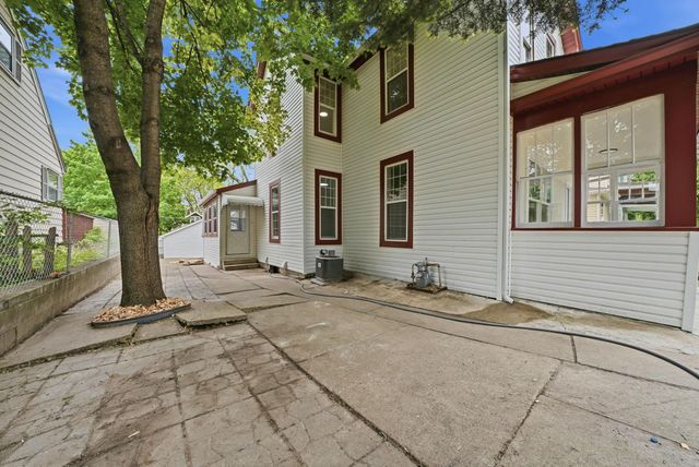 916 Magnolia Avenue E, Saint Paul, MN 55106