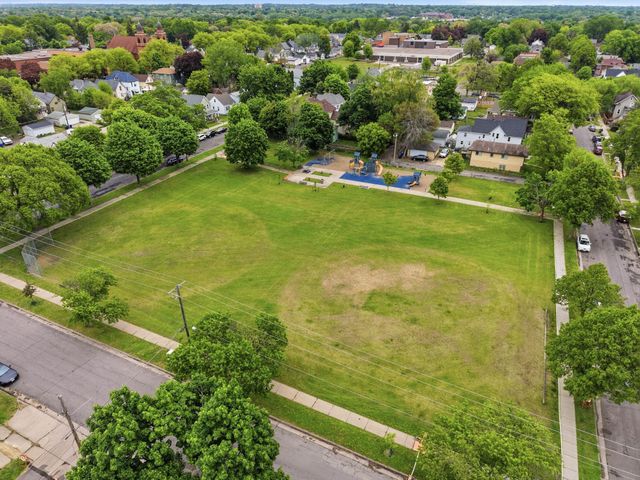 916 Magnolia Avenue E, Saint Paul, MN 55106