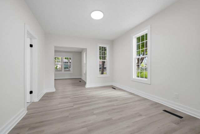 916 Magnolia Avenue E, Saint Paul, MN 55106