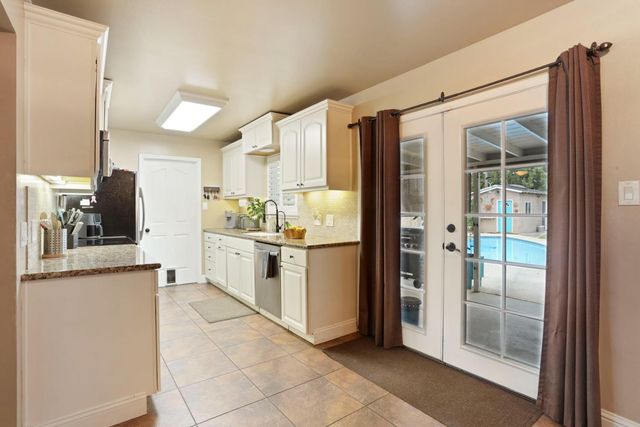 1821 Myrtlewood Dr, Ceres, CA 95307