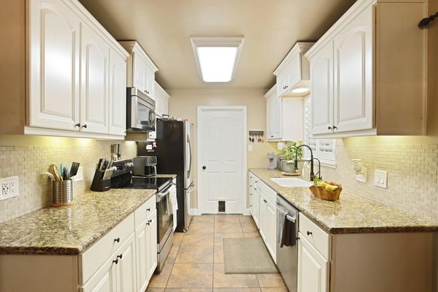 1821 Myrtlewood Dr, Ceres, CA 95307