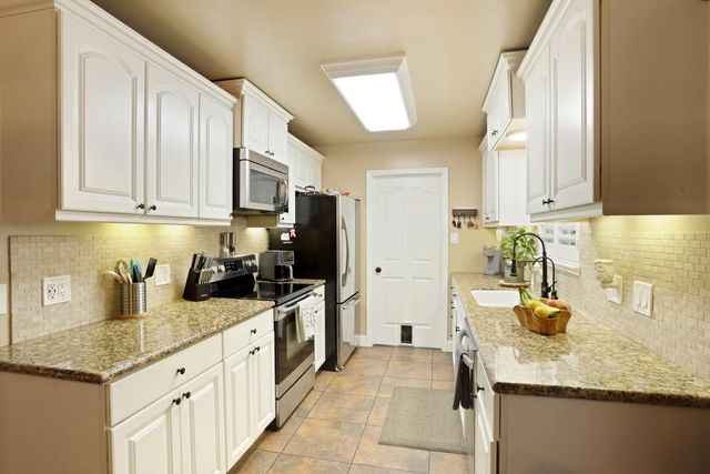 1821 Myrtlewood Dr, Ceres, CA 95307