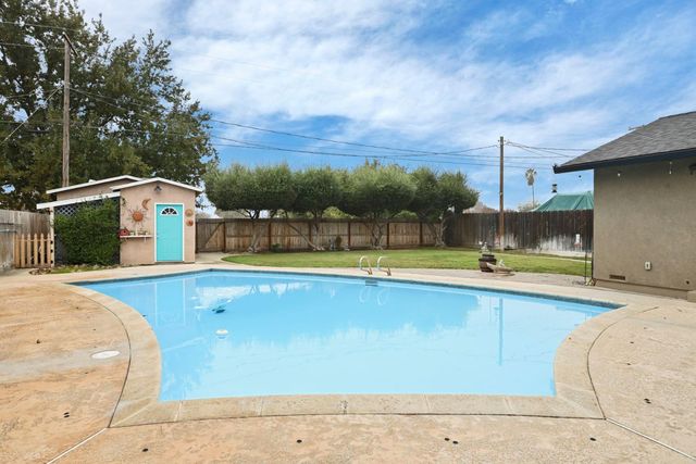 1821 Myrtlewood Dr, Ceres, CA 95307