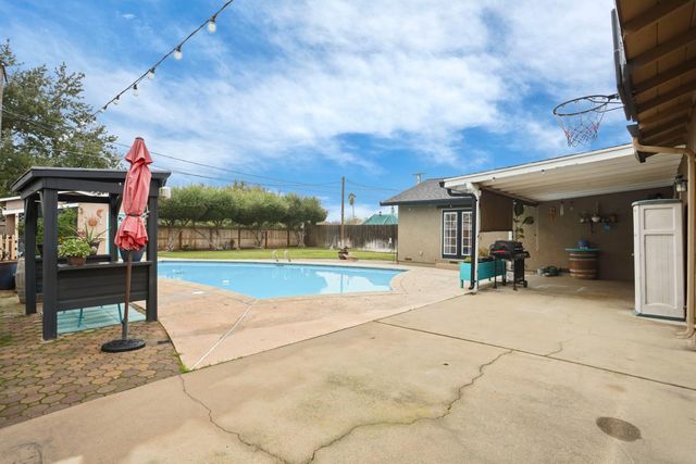 1821 Myrtlewood Dr, Ceres, CA 95307