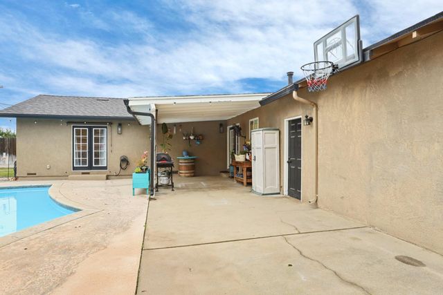 1821 Myrtlewood Dr, Ceres, CA 95307