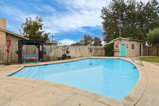 1821 Myrtlewood Dr, Ceres, CA 95307