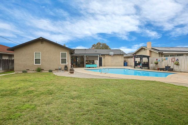 1821 Myrtlewood Dr, Ceres, CA 95307