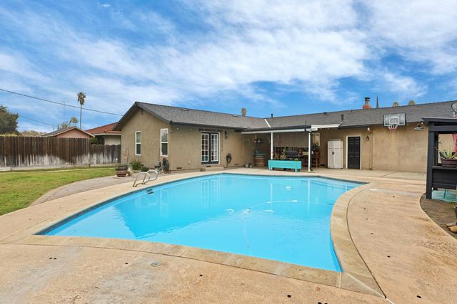 1821 Myrtlewood Dr, Ceres, CA 95307