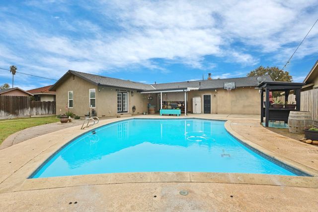 1821 Myrtlewood Dr, Ceres, CA 95307