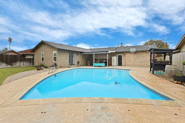 1821 Myrtlewood Dr, Ceres, CA 95307