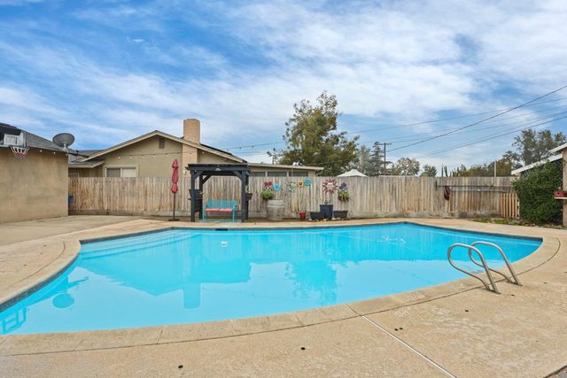 1821 Myrtlewood Dr, Ceres, CA 95307