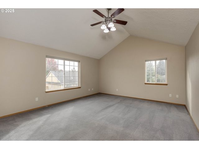 2390 Nw GRENFELL Loop, Mc Minnville, OR 97128