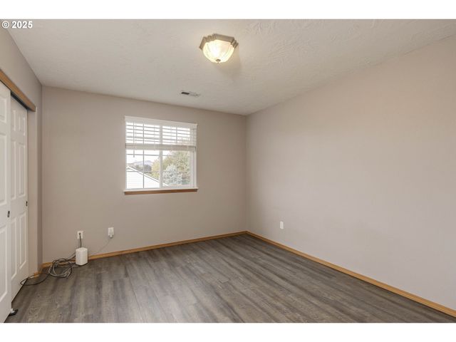 2390 Nw GRENFELL Loop, Mc Minnville, OR 97128