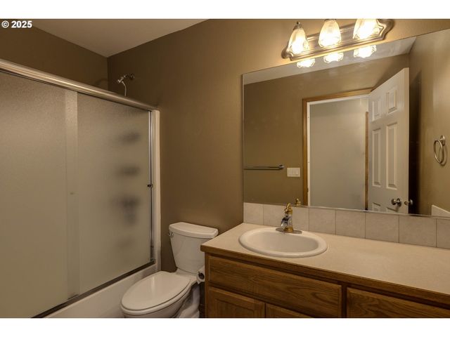 2390 Nw GRENFELL Loop, Mc Minnville, OR 97128