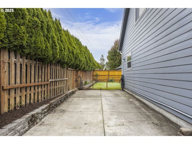 2390 Nw GRENFELL Loop, Mc Minnville, OR 97128