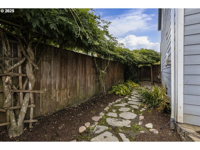 2390 Nw GRENFELL Loop, Mc Minnville, OR 97128