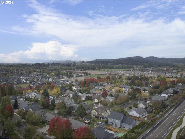 2390 Nw GRENFELL Loop, Mc Minnville, OR 97128