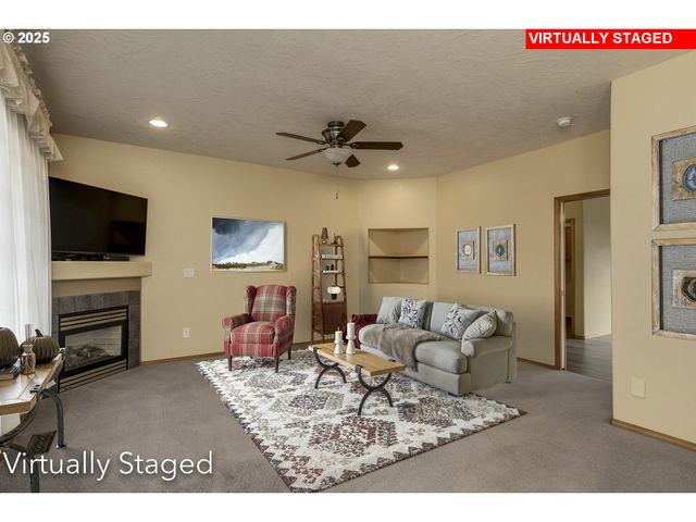 2390 Nw GRENFELL Loop, Mc Minnville, OR 97128