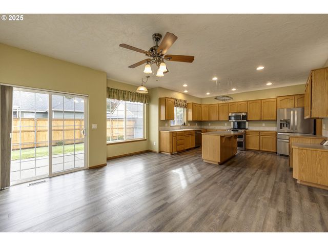 2390 Nw GRENFELL Loop, Mc Minnville, OR 97128