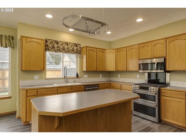 2390 Nw GRENFELL Loop, Mc Minnville, OR 97128