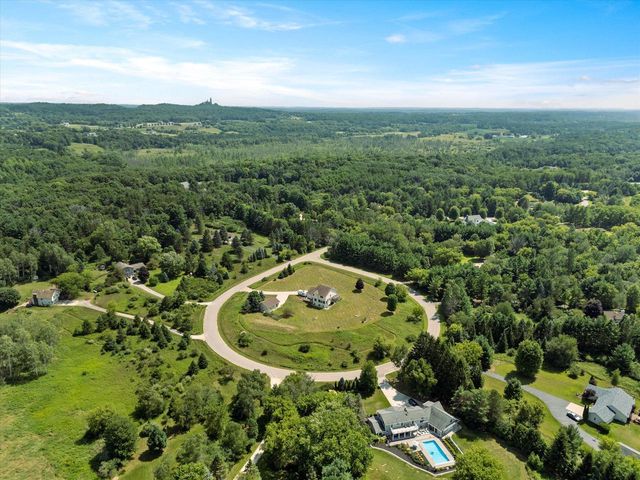 2080 St Patrick CIRCLE, Hartford, WI 53027