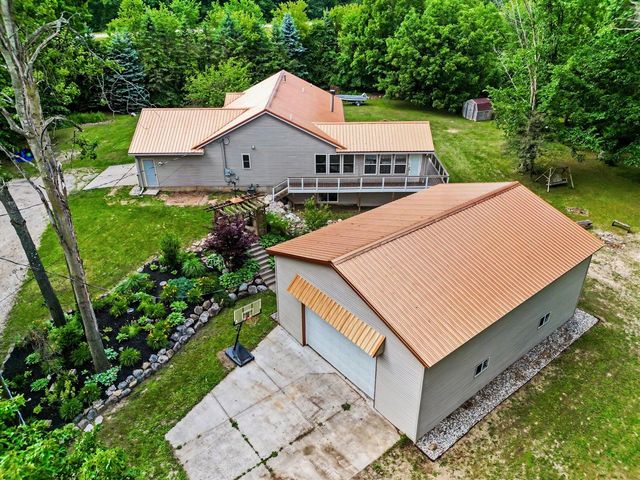3155 11 Mile Road, Rockford, MI 49341
