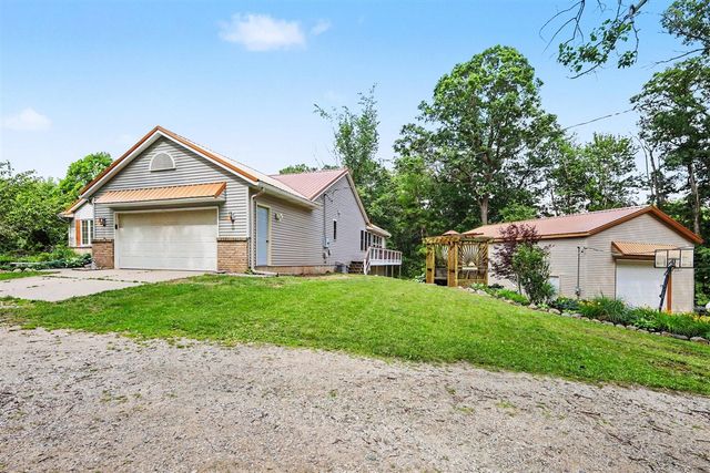 3155 11 Mile Road, Rockford, MI 49341