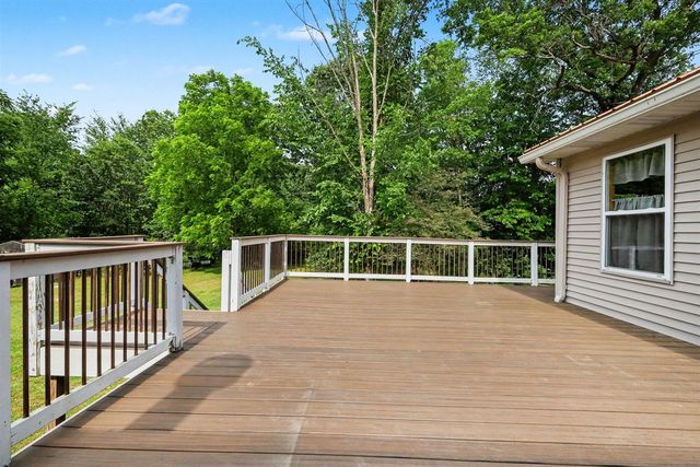 3155 11 Mile Road, Rockford, MI 49341