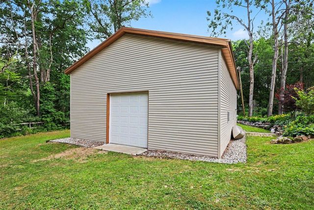 3155 11 Mile Road, Rockford, MI 49341