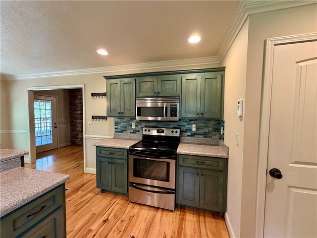 232 Hunters Drive, Walhalla, SC 29691